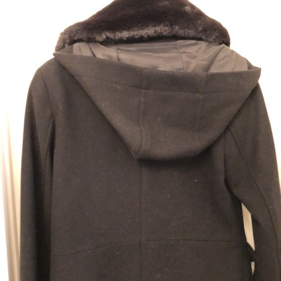 Black pea coat with hood and faux fur collar, that’s removable.like new - Picture 4 of 11